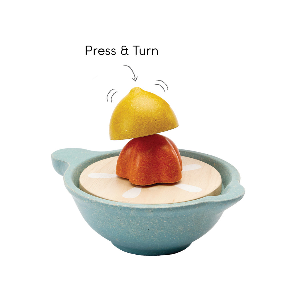 302-PT2613 PlanToys - Fresh Squeeze Juicer Set_03.jpg