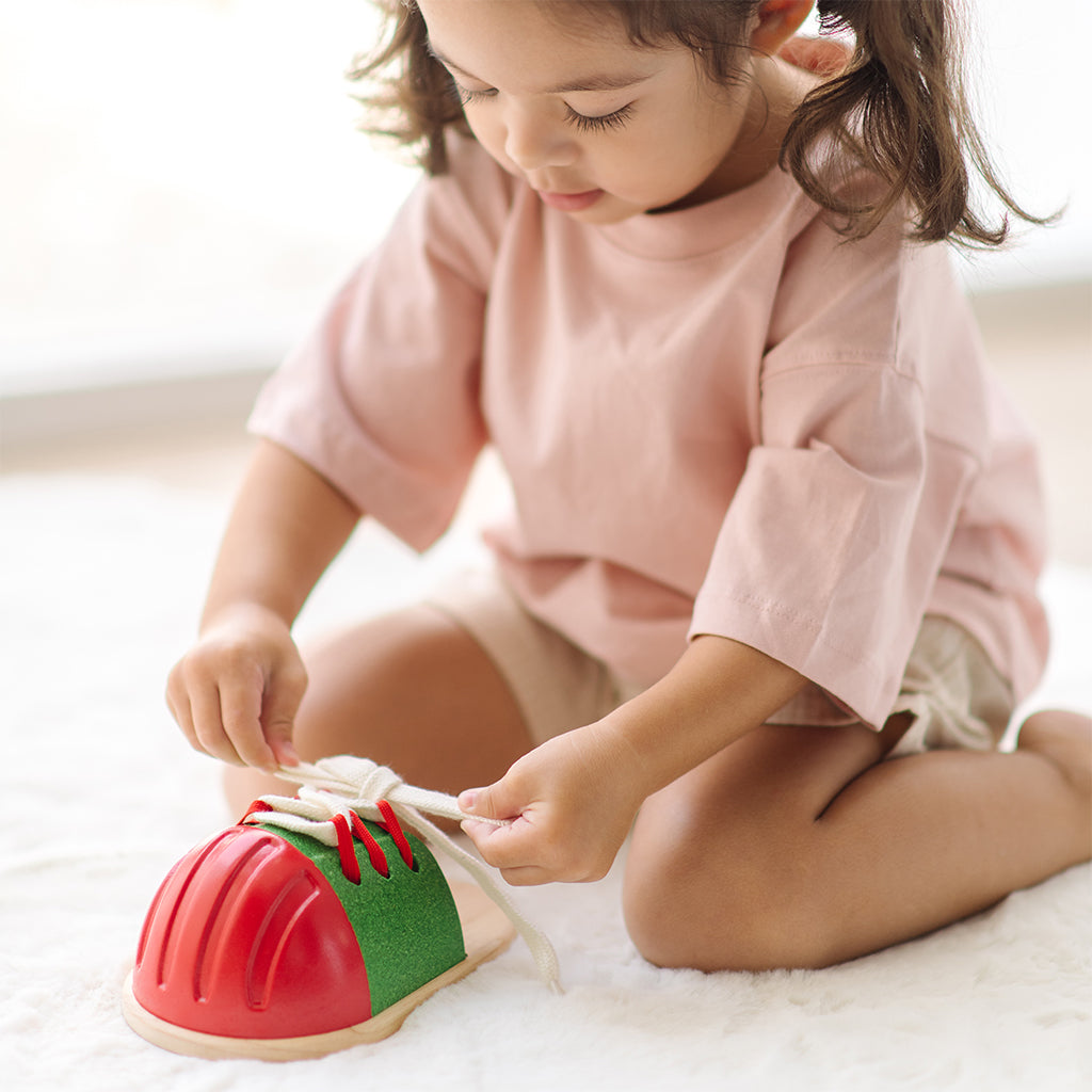 302-PT2670 PlanToys - Life-Size Tie-Up Shoe_04.jpg