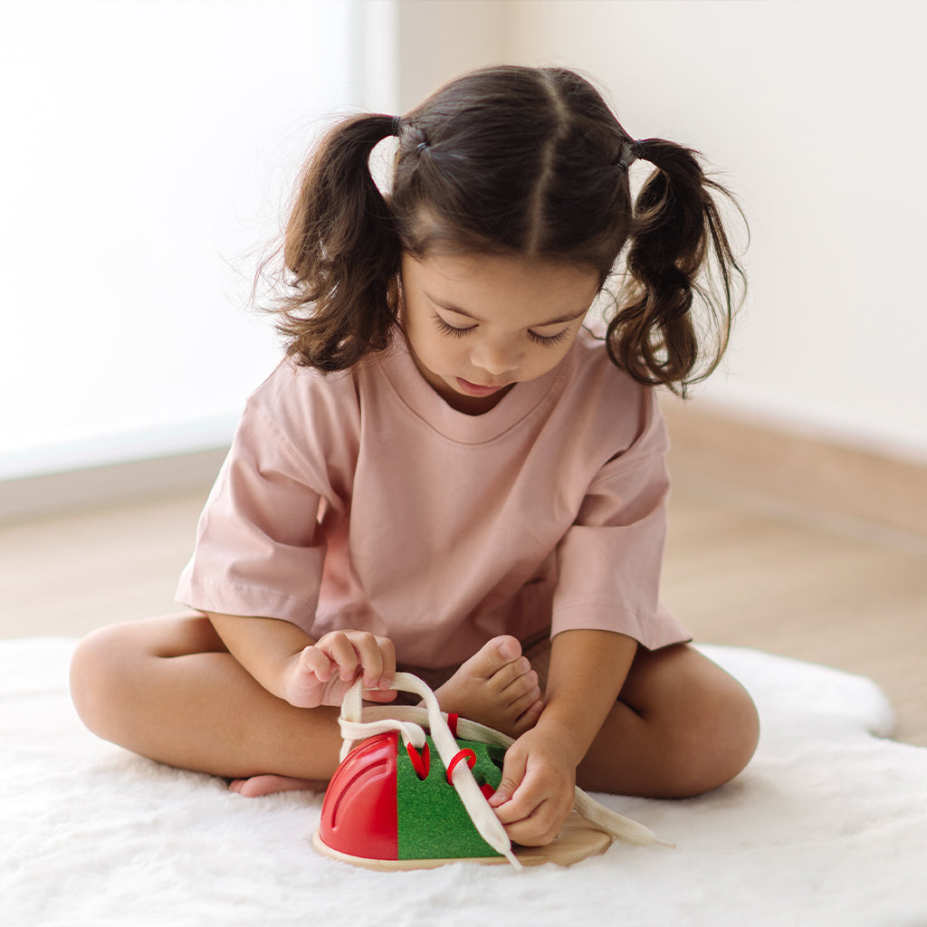 302-PT2670 PlanToys - Life-Size Tie-Up Shoe_05.jpg