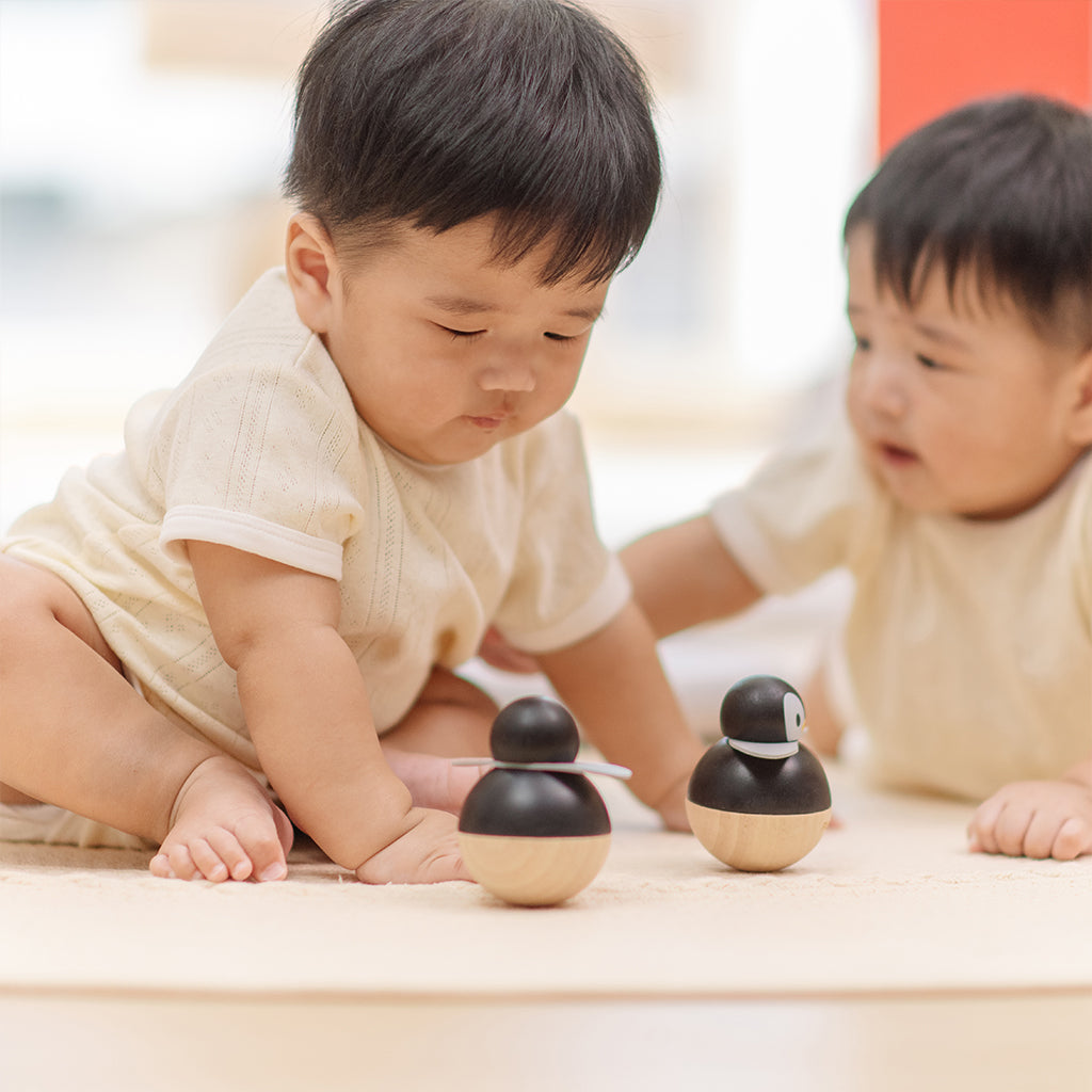 302-PT5900 PlanToys - Montessori-Inspired Penguin Wobbler_04.jpg