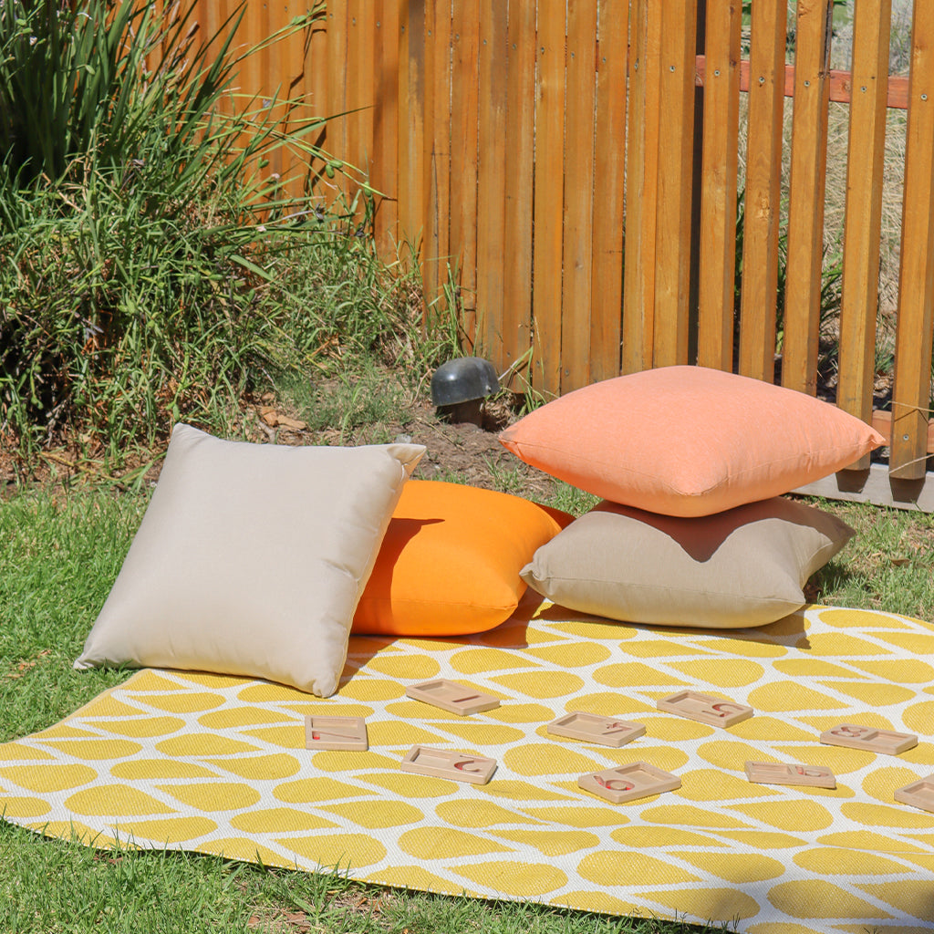 1913-0061_outdoor-cushions-solar-set-of-4-60x60cm_04_large.jpg
