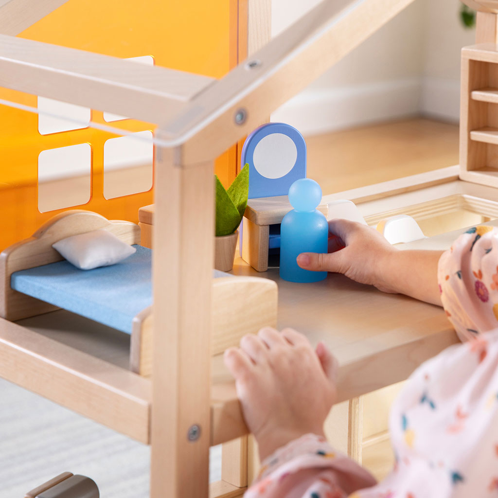 2185-G15503_modern-home-dollhouse_03_large.jpg