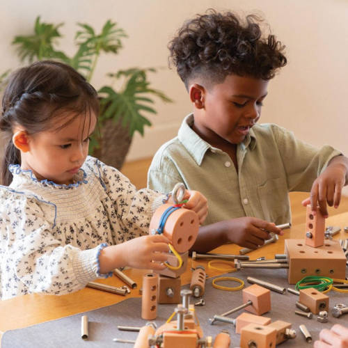 Random Robots Loose Parts STEM Kit - Educating Kids