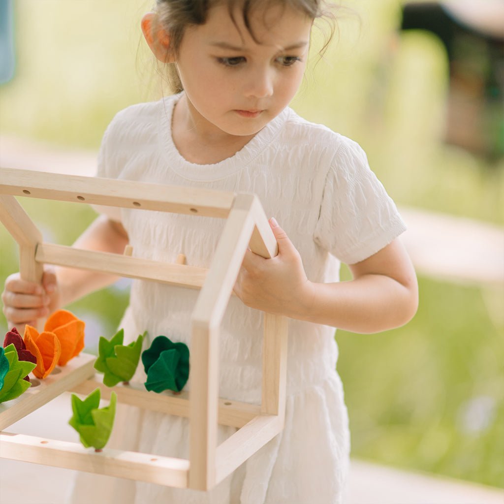 302-PT2601 PlanToys - Build-a-Garden - Blooming Greenhouse_04.jpg